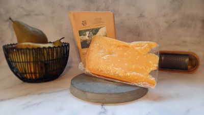 Parmigiano reggiano der weißen Kuh, 48 Monate gereift